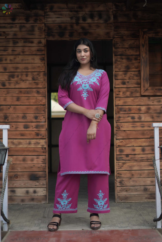 Winter Wear Lilac colored Long Kashmiri Kurti Co-Ord Set With light Blue Colored Embroidery