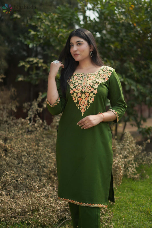 Winter Wear Long Green Kashmiri Kurti Co-Ord Set With Multicolored Embroidery